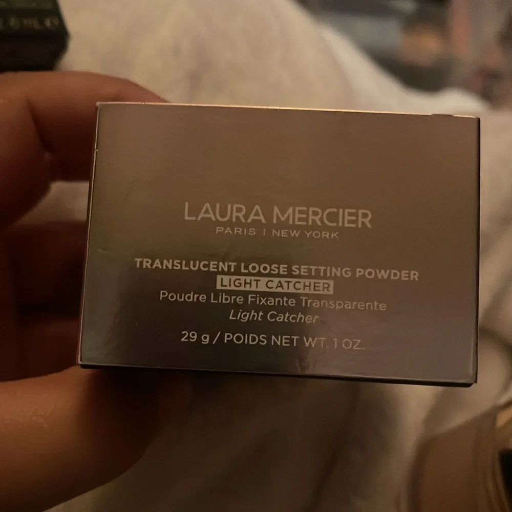 Laura Mercier Translucent Loose Setting Powder - Light Catcher